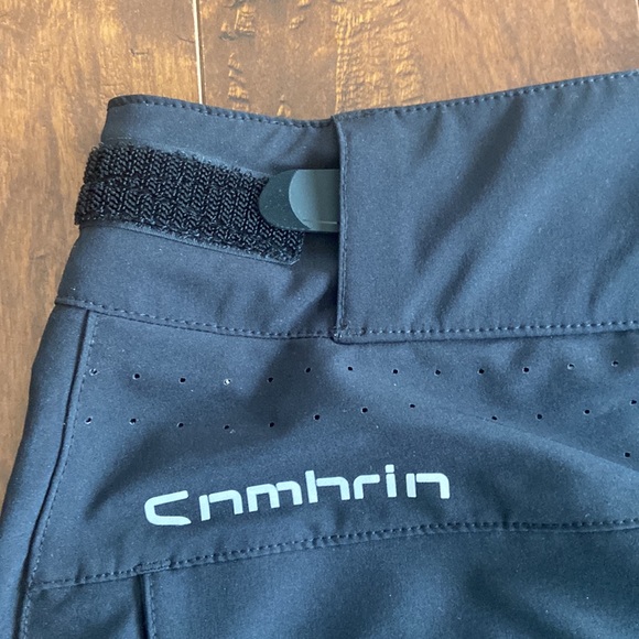 Sombrio Summit Shorts - Women's in Black - Picture 7 of 10